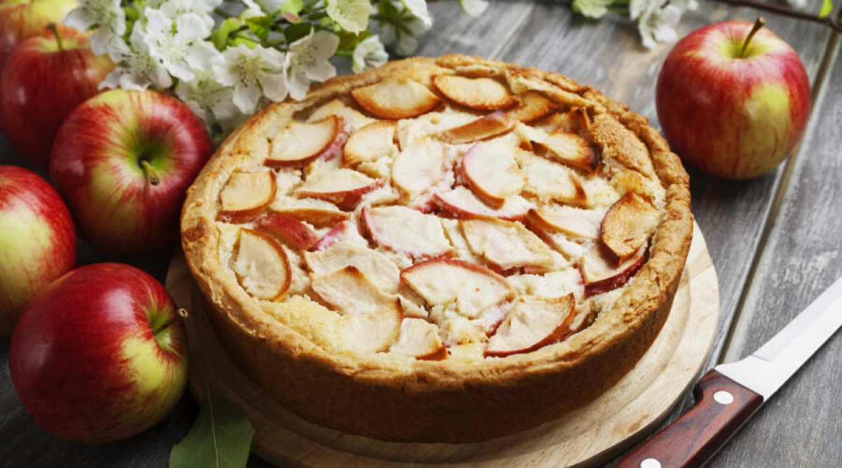 Charpeck russe: Comment faire cuire une délicieuse tarte aux pommes? 10002_1