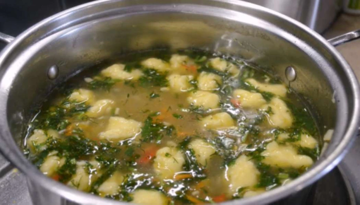 Babushkin-Suppe mit Knödel (Galushka) 10306_1