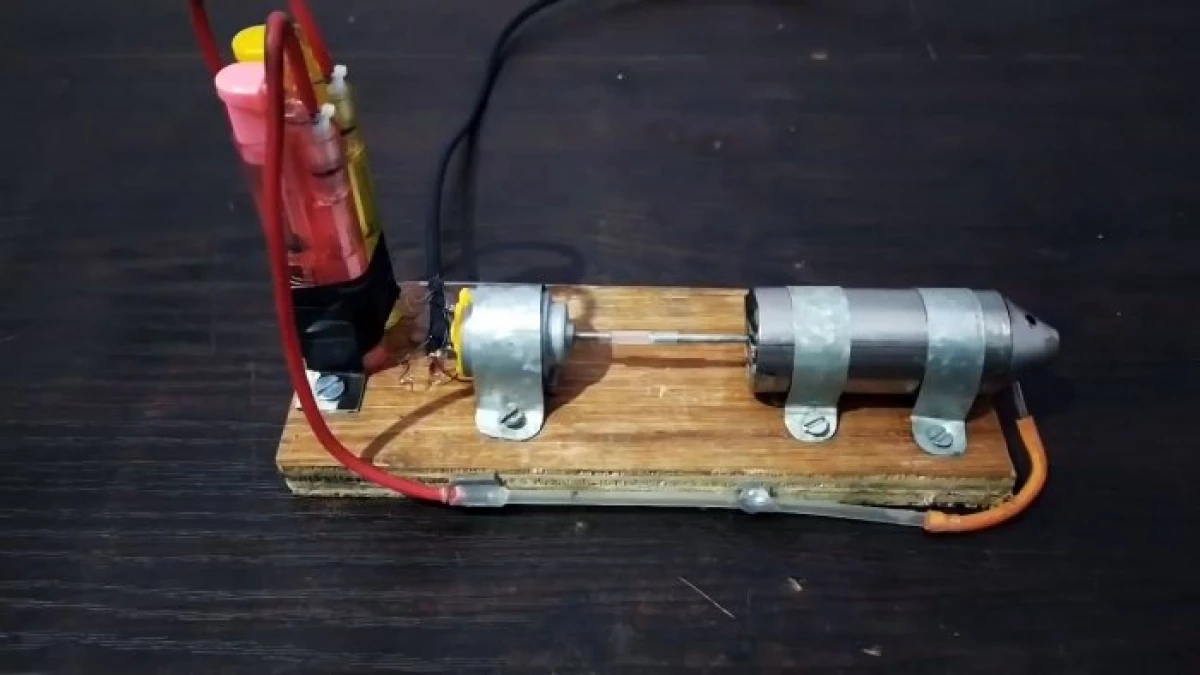نحوه ساخت یک موتور مینی جت با USB و فندک 11173_15