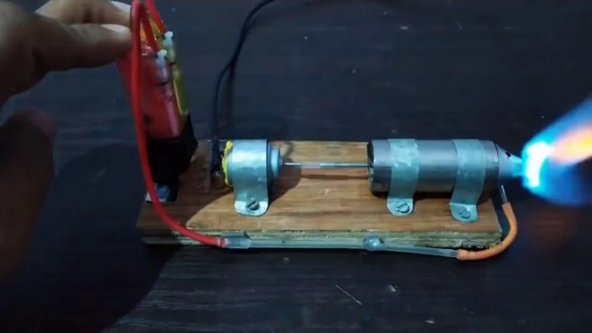 Hoe maak je een mini-jet-motor met USB en aanstekers 11173_16