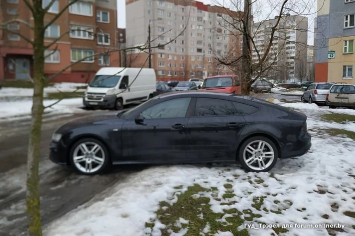 Canto tempo o condutor Audi A7 buscou un lugar de aparcamento? 112_2