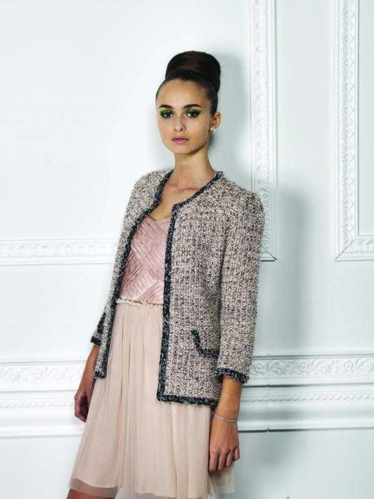 Uvijek aktualne jakne u stilu Chanela, s onim što ih nositi 11881_22