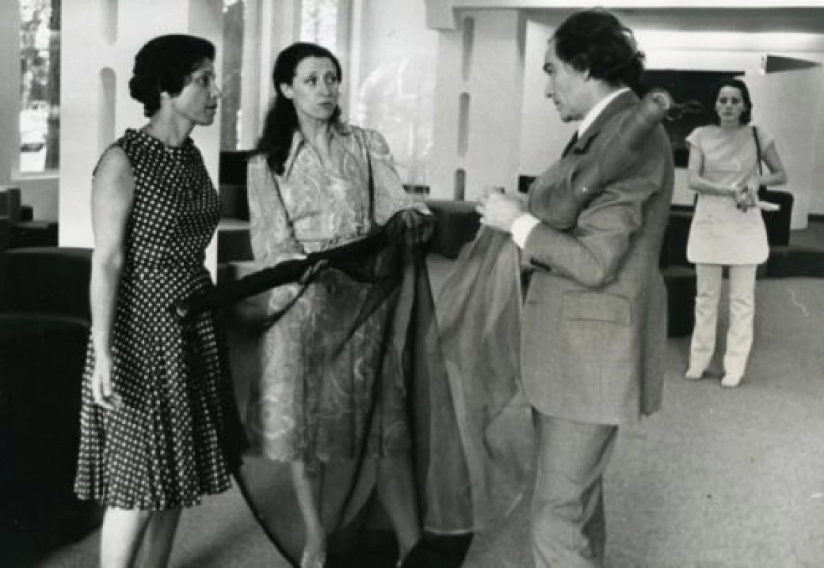 Γιατί Pierre Cardin άφησε το Dior και για το οποίο αγάπησε την ΕΣΣΔ: 8 από τα κύρια γεγονότα για τον σχεδιαστή μόδας 12177_7