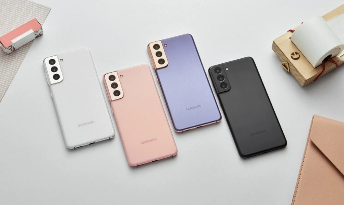 Samsung führte drei Smartphones - Galaxy S21, S21 + und S21 Ultra mit einem neuen Design, Bildschirm und Kameras vor 12230_1