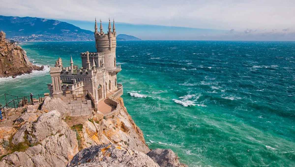 Por sendi turistojn al la Krimeo, latva vojaĝ-agento alfrontas kvar jarojn en malliberejo