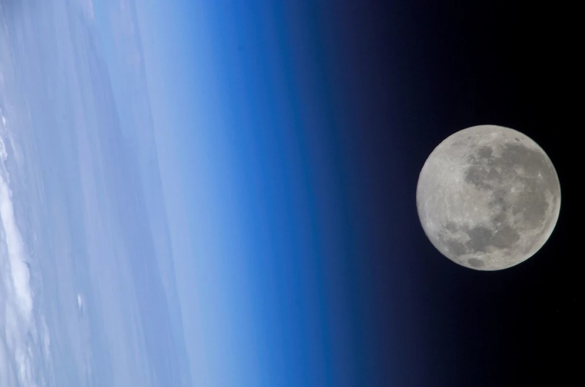 In Russia, officially announced the intention to build a lunar station along with China 12910_1