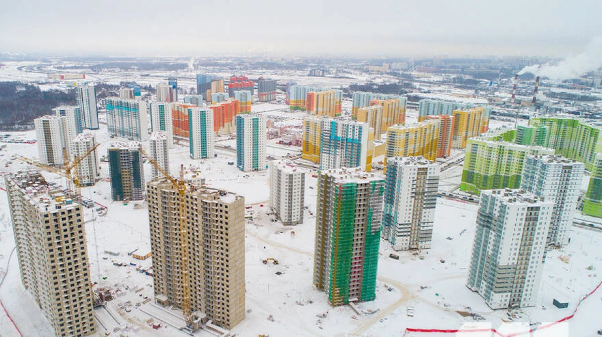 Албан тушаалтнууд Гэгээн Петербург дахь шинэ орон сууцны шинэ орон сууц, түүхэн барилгуудыг золиослоход бэлэн байна 13206_1