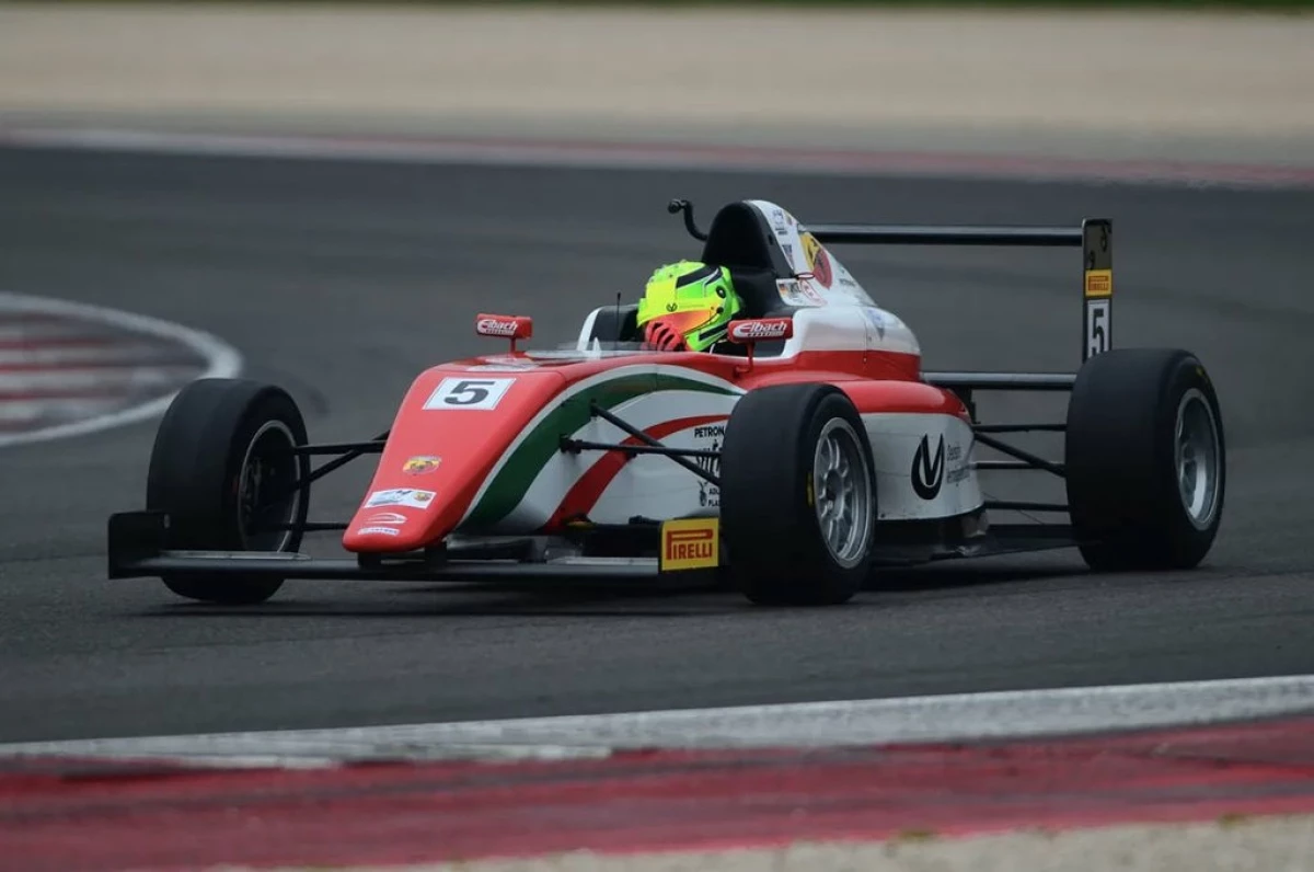 Mick Schumacher Doros to Formula 1. What is aware of the son of the legendary rider? 13389_5