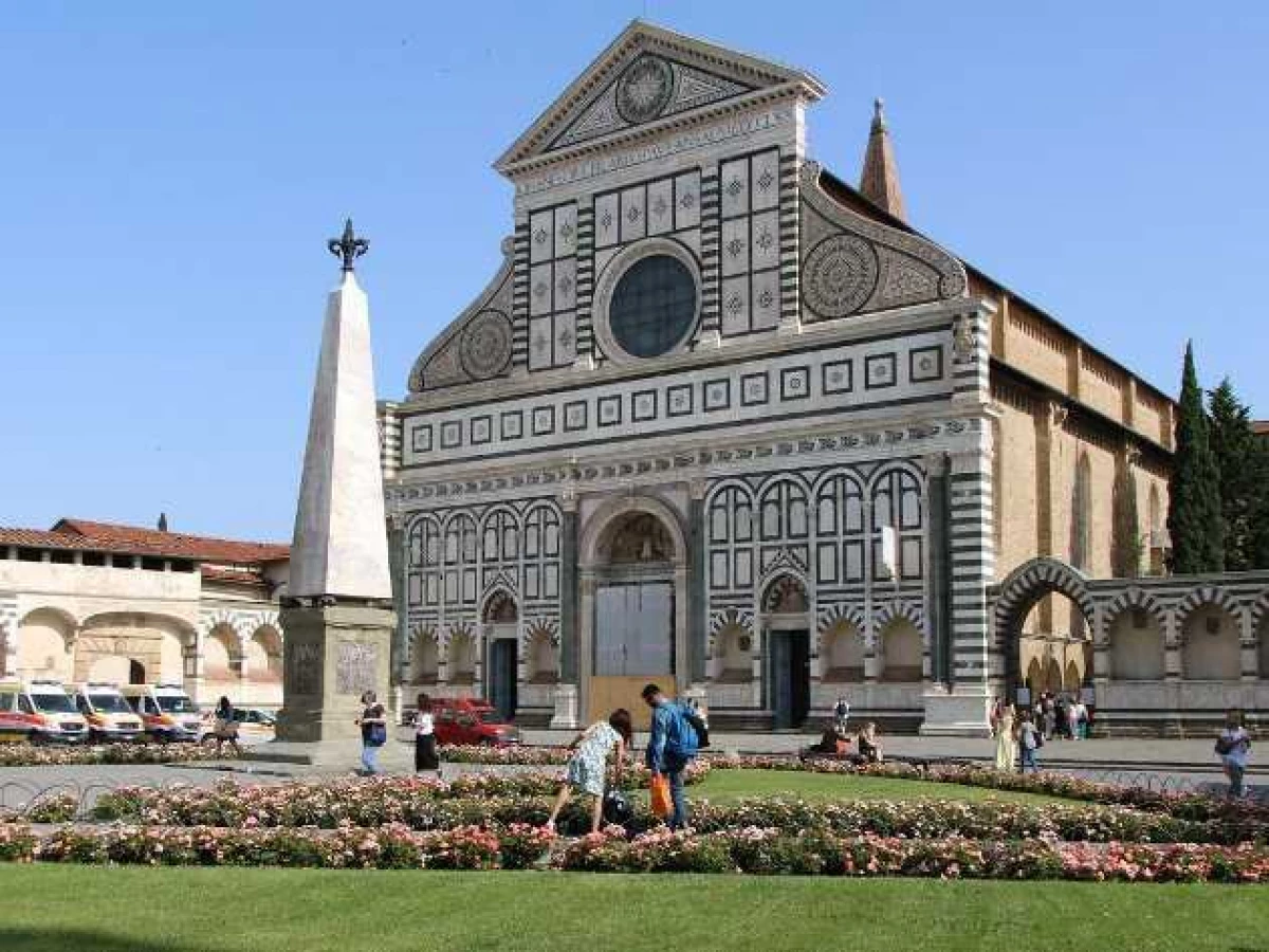 ဗိသုကာပညာရှိ Renaissance စတိုင်: သူ၏အင်္ဂါရပ်များနှင့်အဆောက်အ ဦး များ၏ဥပမာ 1384_5
