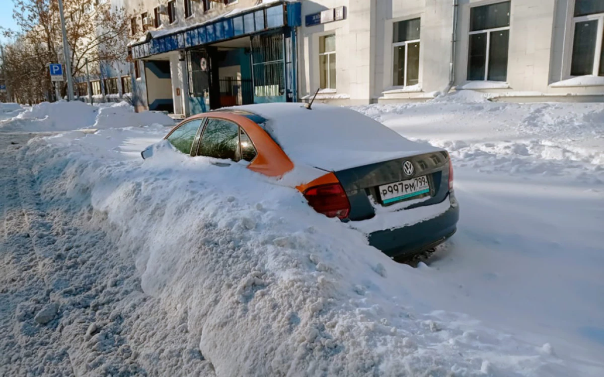 Hur Moskva kraschar operatörer överlevde snöfall: övergiven automatisk och drifter på banan (video) 13945_2