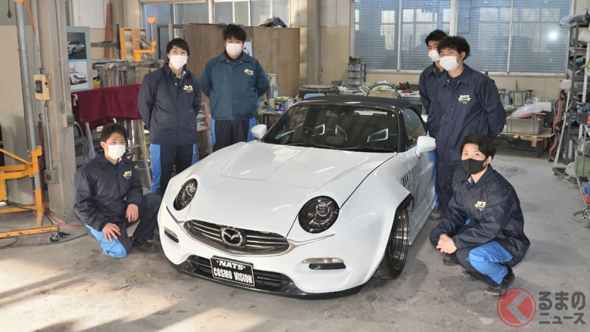 The Japanese gathered a conceptual roadster in honor of the first rotary car Mazda 14596_1