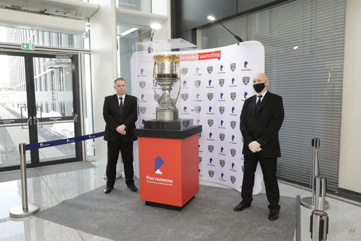 Rostelecom, Orta Federal Bölge'nin şehirlerinde KHL şampiyonluğunun ana kupasını düzenliyor. 1501_1