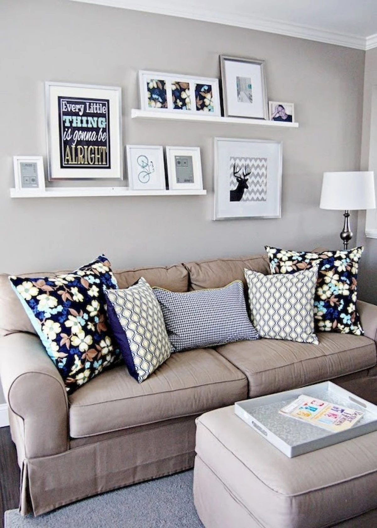 15 nejlepší nápady na zdi v obývacím pokoji nad pohovkou 15064_14