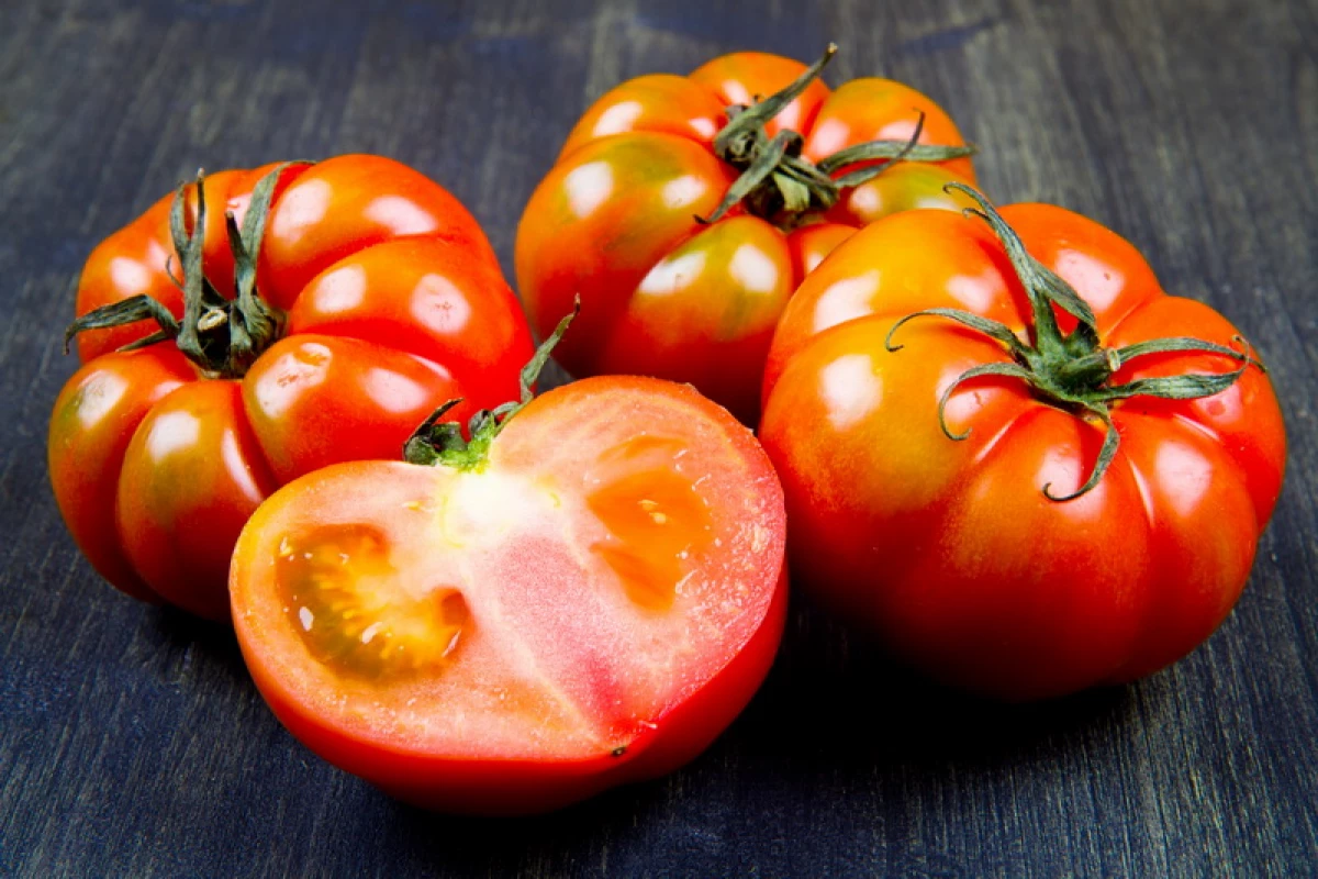 Quelles sont les tomates - diverses classifications des amants de cette culture 15310_1
