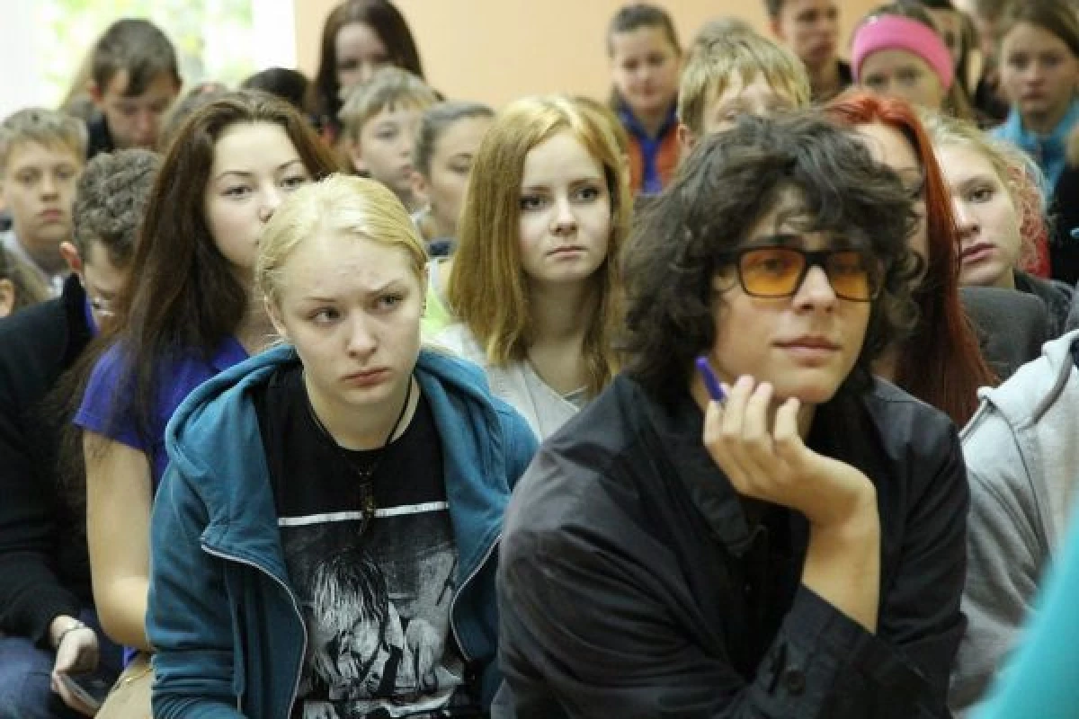 Сегодня подростков. Бунтующий подросток. Независимость подростков. Поэты подростки 21 века. Фотографии современных подростков живущих в Казани.