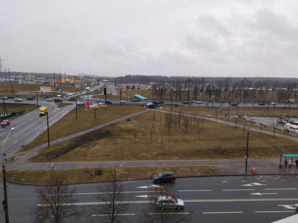 Minsk Microarrneus'ta, üçüncü benzin istasyonu zaten inşa edildi, yerliler nedenini anlamıyor 1600_2
