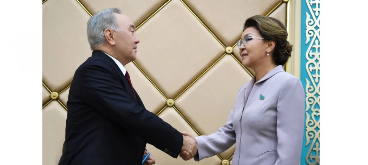 Nazarbayev, som foreslo å sette et monument til Ebbasy og andre - navngitte varamedlemmer fra Nur Otan