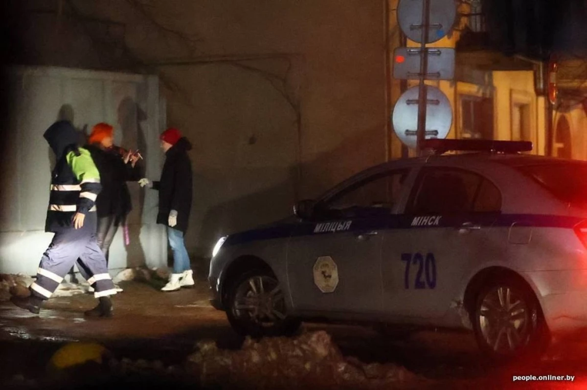 Chronyke sneon: Spesjale apparatuer yn Minsk, solidariteit kettingen en mear dan 100 detinearden 16336_11