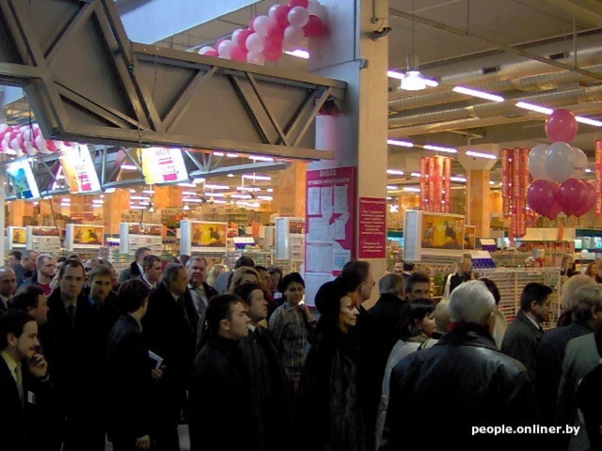 A fost o mulțime de bună. Așa cum a fost deschis primul hypermarket din Belarus și ce a câștigat Bigzz 16597_8