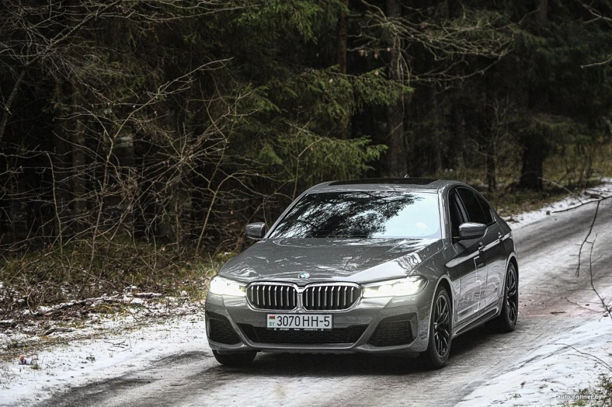 Test Drive BMW G30 nûve kir: SEDAN karsaziyê, ku hîn jî ji bo birêvebirinê kêfxweş e 16776_14
