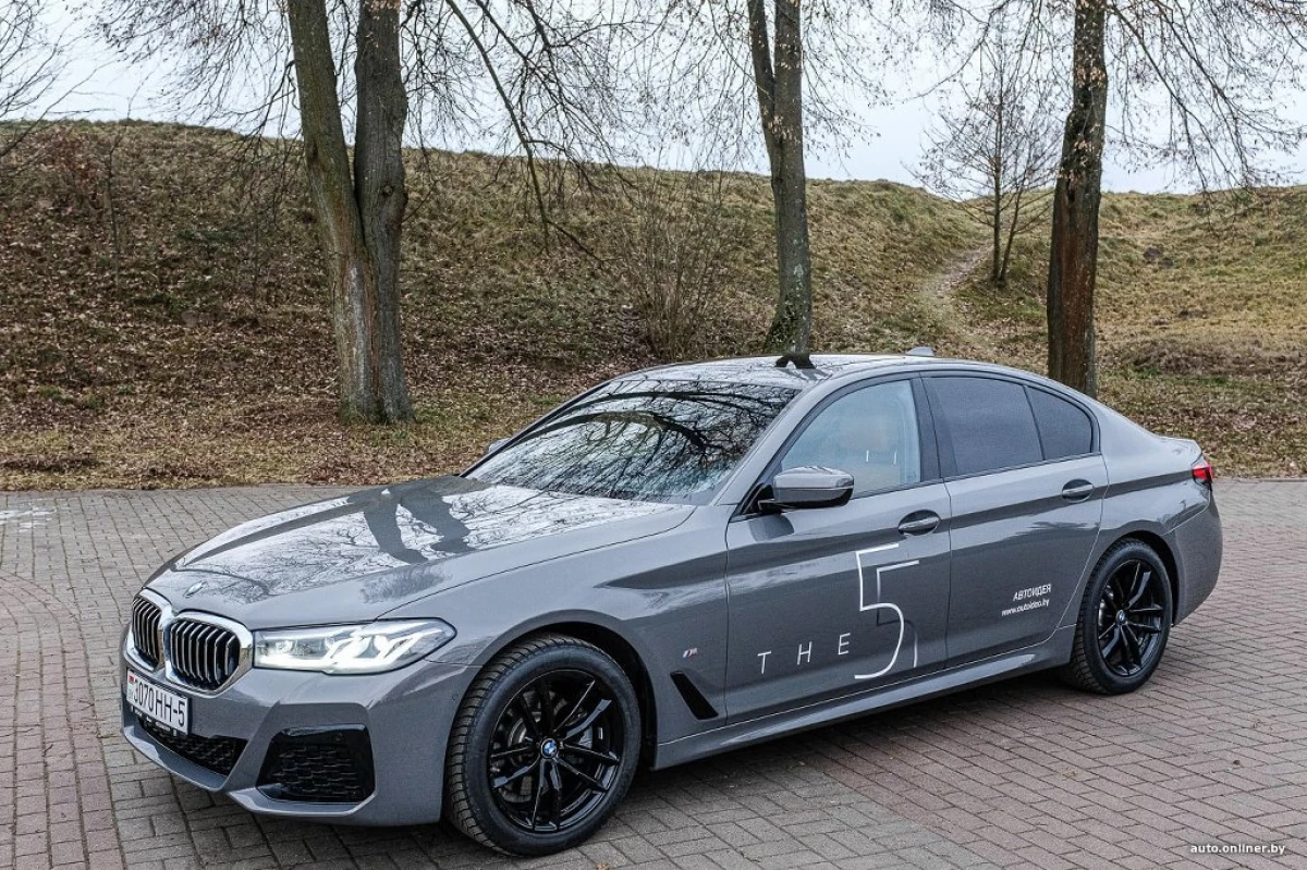 Δοκιμή κίνησης Ενημερώθηκε BMW G30: Business Sedan, η οποία εξακολουθεί να είναι στην ευχάριστη θέση να διαχειριστεί 16776_2