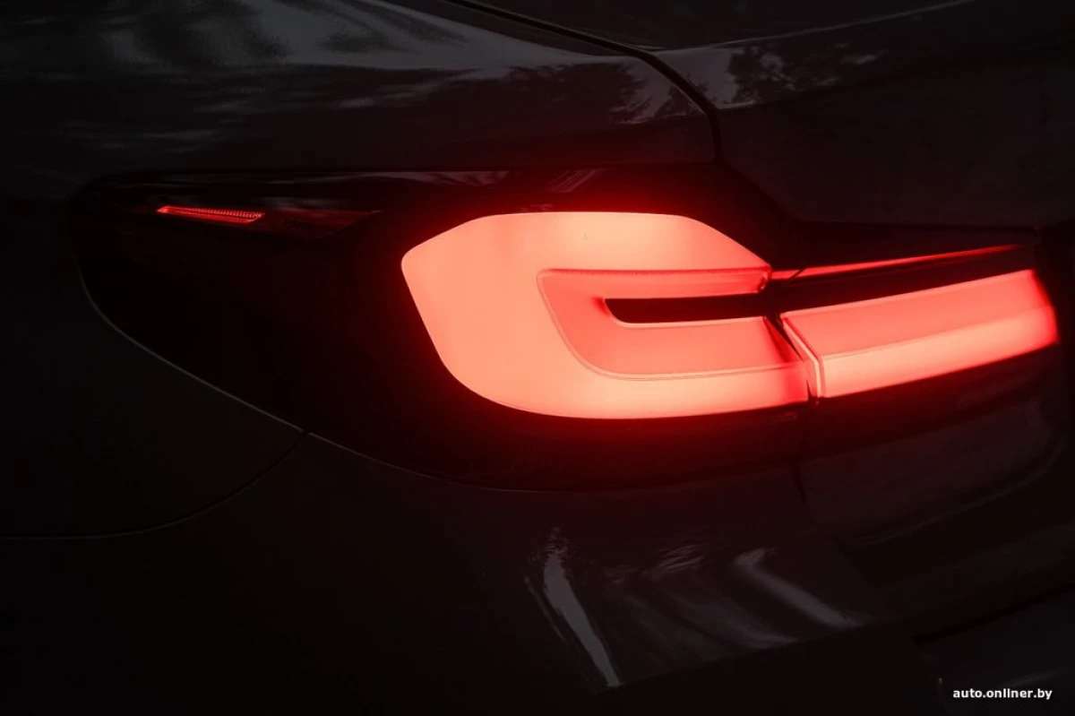 Тест-драйв оновленого BMW G30: бізнес-седан, яким поки що приємно керувати 16776_6