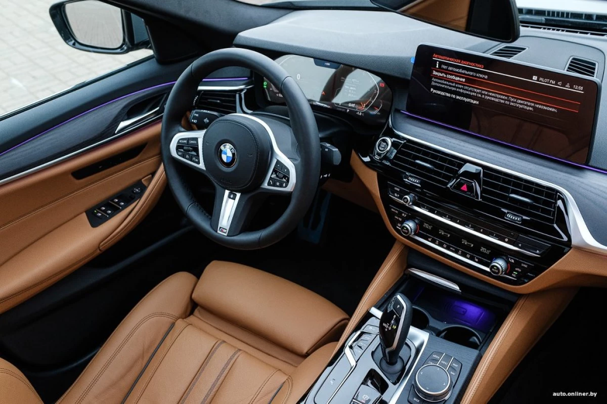 Test Drive BMW G30 nûve kir: SEDAN karsaziyê, ku hîn jî ji bo birêvebirinê kêfxweş e 16776_7