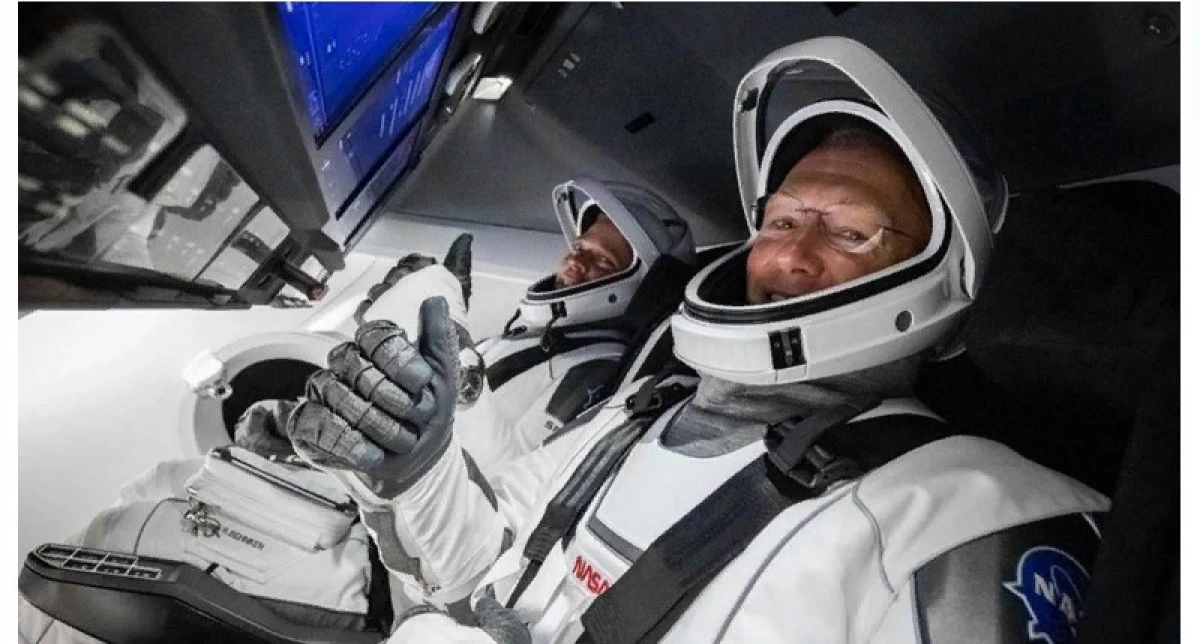 Première mission pilotée, lancée par une société privée - Ilon Mask a lancé un navire à l'ISS 16804_2