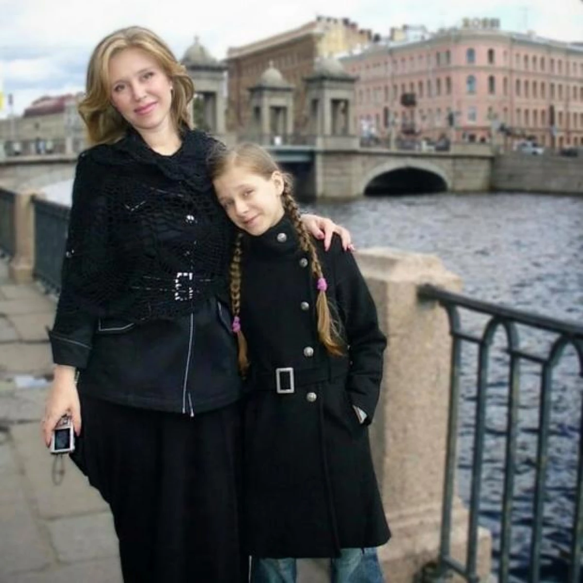 لیزا Arzamasova جشن 26 سالگرد را جشن می گیرد: حرفه ای موفق و زندگی شخصی ستاره 