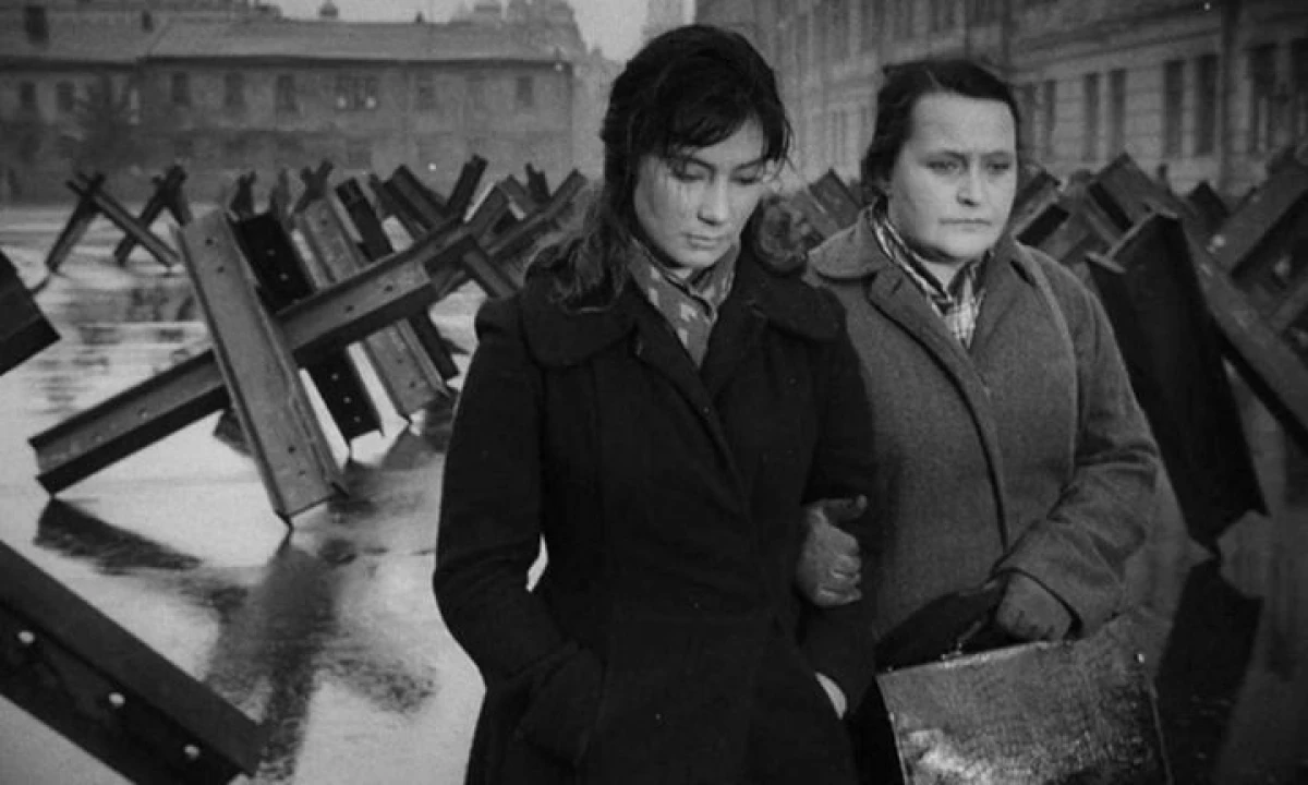 조국의 수비수들 : 전쟁 중 여성에 관한 5 개의 영화 1700_1