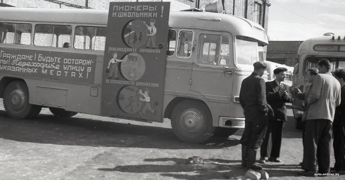 مجري، لكن الأقارب. تذكر تاريخ حافلات مدينة Ikarus في مينسك 17167_3