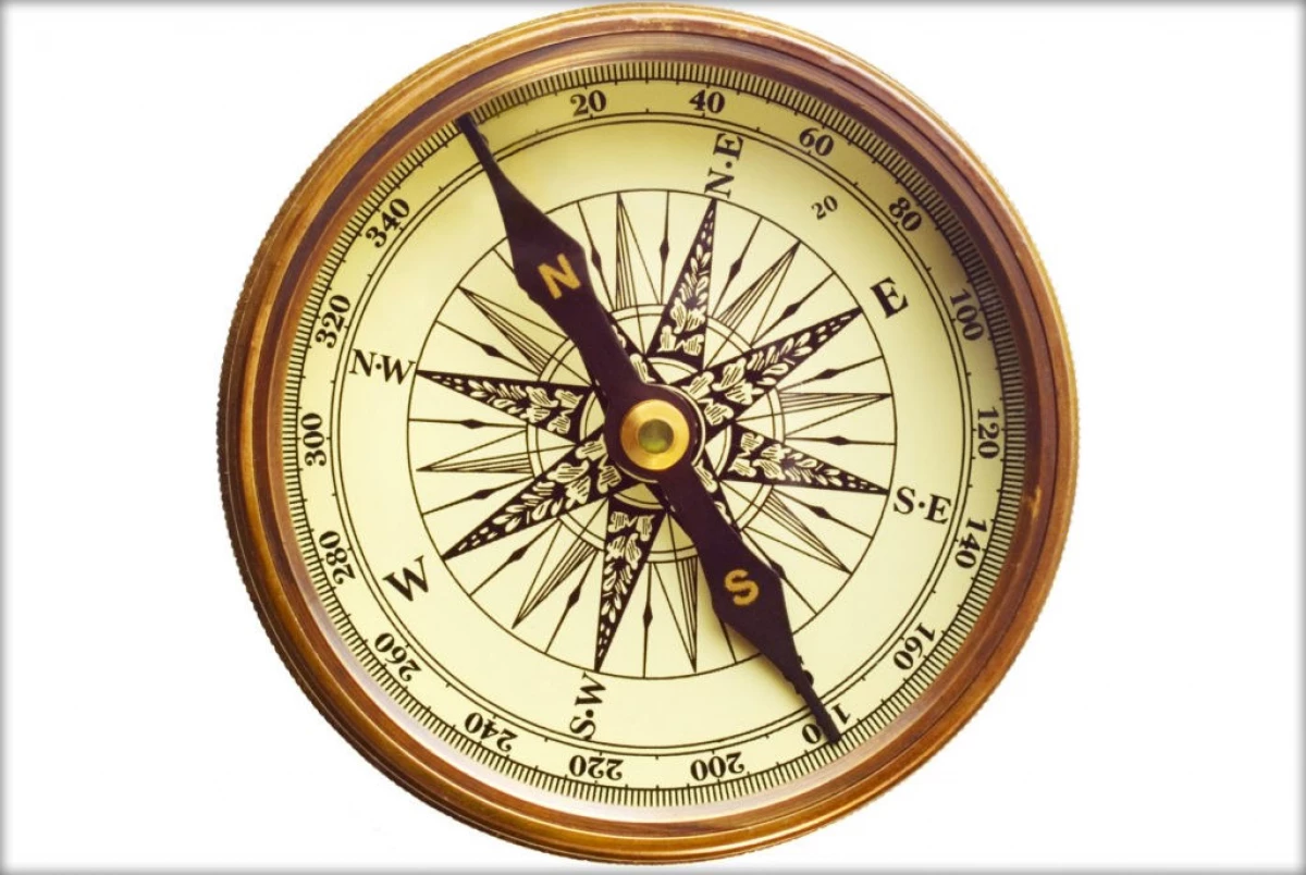 Missä Compass-arrow näyttää pohjoiseen ja etelän napaan? 17471_4