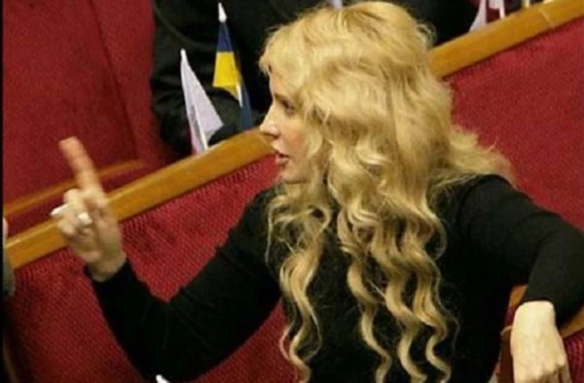 Biddilt l-istampa b'mod drammatiku: Tymoshenko sleek Yulia ma kinitx taf 17578_11