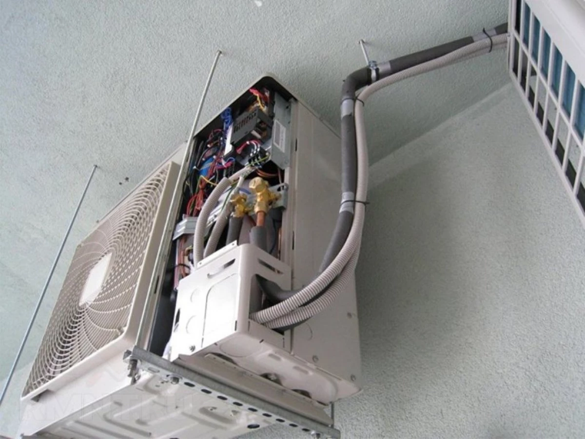 Hoe kinne jo air conditioning fan 'e muorre ferwiderje: regels en oanbefellings 17679_2