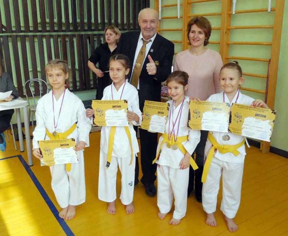 El jove karateta va mostrar una classe al Dia del Defensor del Dia de la Pàtria a Novosibirsk 1797_13