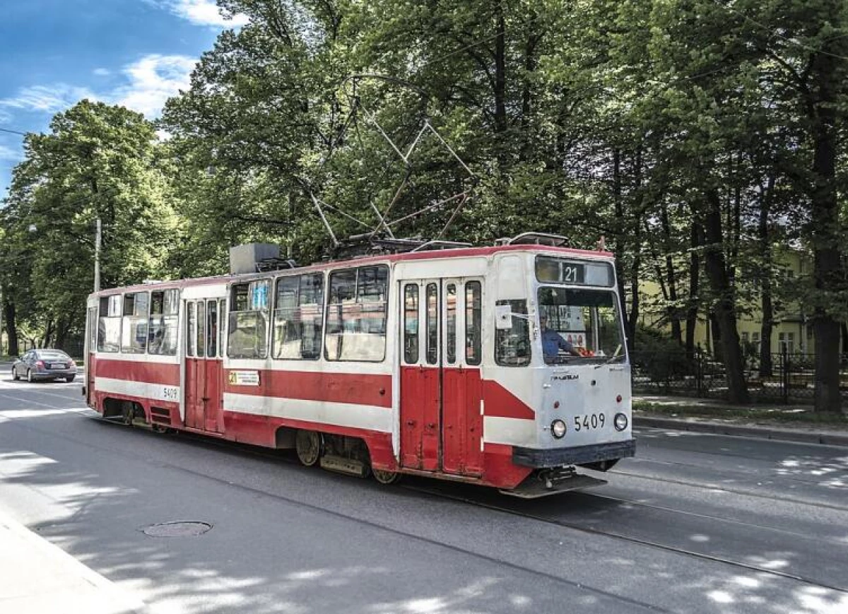 Ce poate fi plimbare în St. Petersburg?: OK tramvai 18984_2