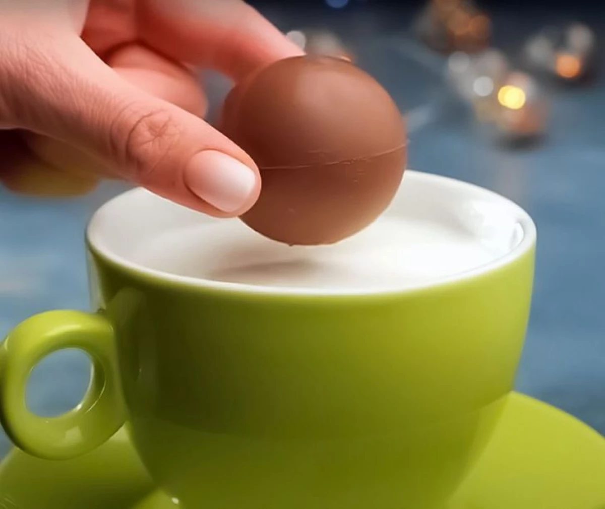एक कप स्वादिष्ट गर्म चॉकलेट तैयार करने के 4 तरीके 19003_7