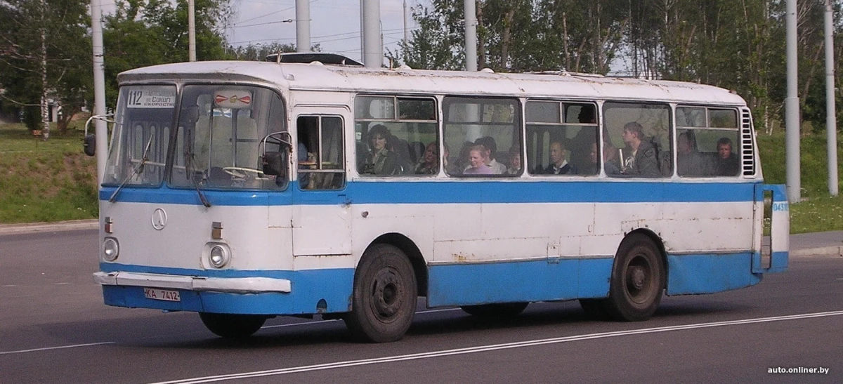그들은 민스크 거리를 떠났습니다. 도시 버스 Laz, Liaz 및 그들의 