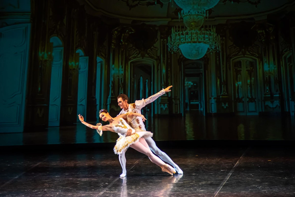 Dua Nizhny Novgorod Ballet Soloist menjadi artis yang layak dari Persekutuan Rusia 20359_1