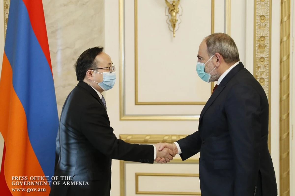 Armeense premier het 'n nuut aangestelde Chinese ambassadeur aangeneem 20772_1