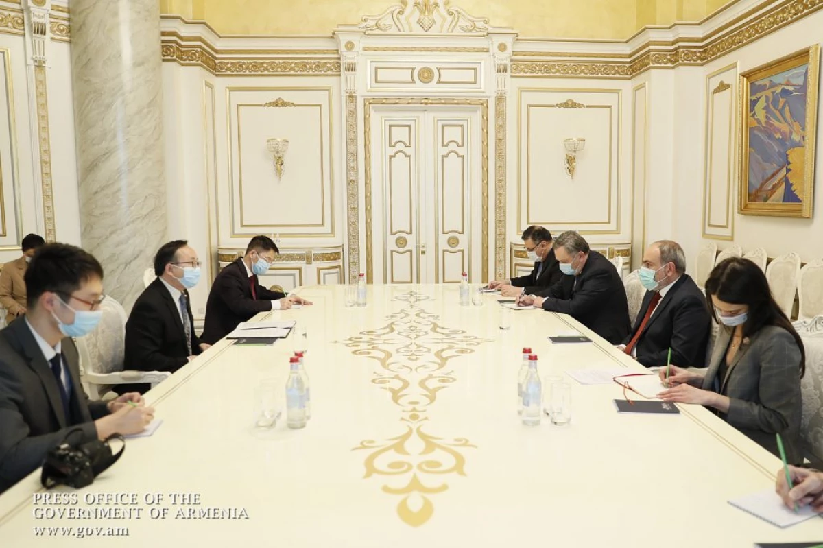 Armeense premier het 'n nuut aangestelde Chinese ambassadeur aangeneem 20772_2