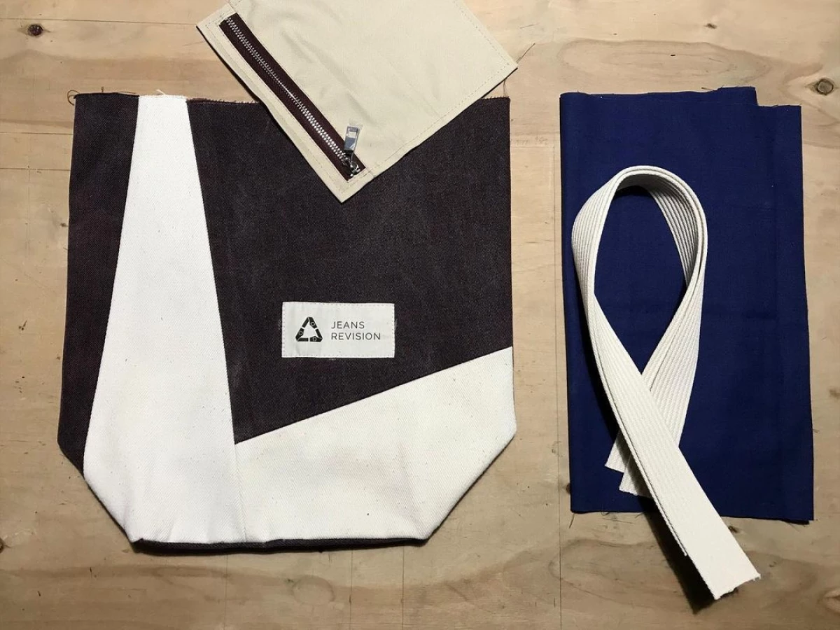 Cinco marcas Petersburg que crean accesorios de revendedores: a partir de bolsas cosméticas de paquetes reciclados a bolsas de máscara de gas 21628_3