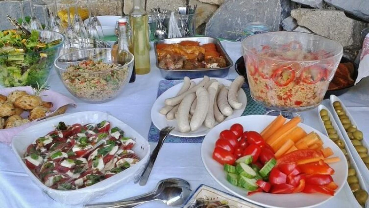 Ano ang pakiusap sa babae sa Marso 8? Ano ang lutuin sa Marso 8?: Hindi pangkaraniwang meryenda ng Azerbaijani cuisine 22136_1