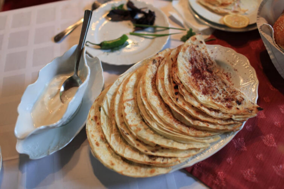 3月8日に女性をどうぞ。 3月8日に調理するもの：アゼルバイジャニの珍しいスナック料理 22136_6