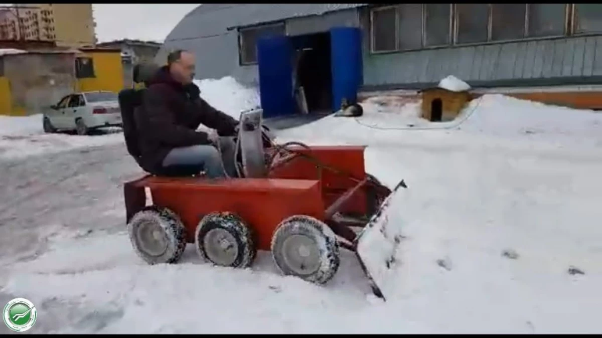 Russian ina mini tractor di ẹni ti o nifẹ si Afirika 22310_1