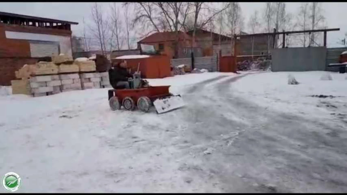 Russian ina mini tractor di ẹni ti o nifẹ si Afirika 22310_2