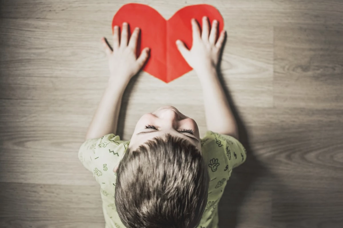 Hoe uit te leggen aan kinderen, wat is liefde? Help boeken - onze selectie vangen 22841_1