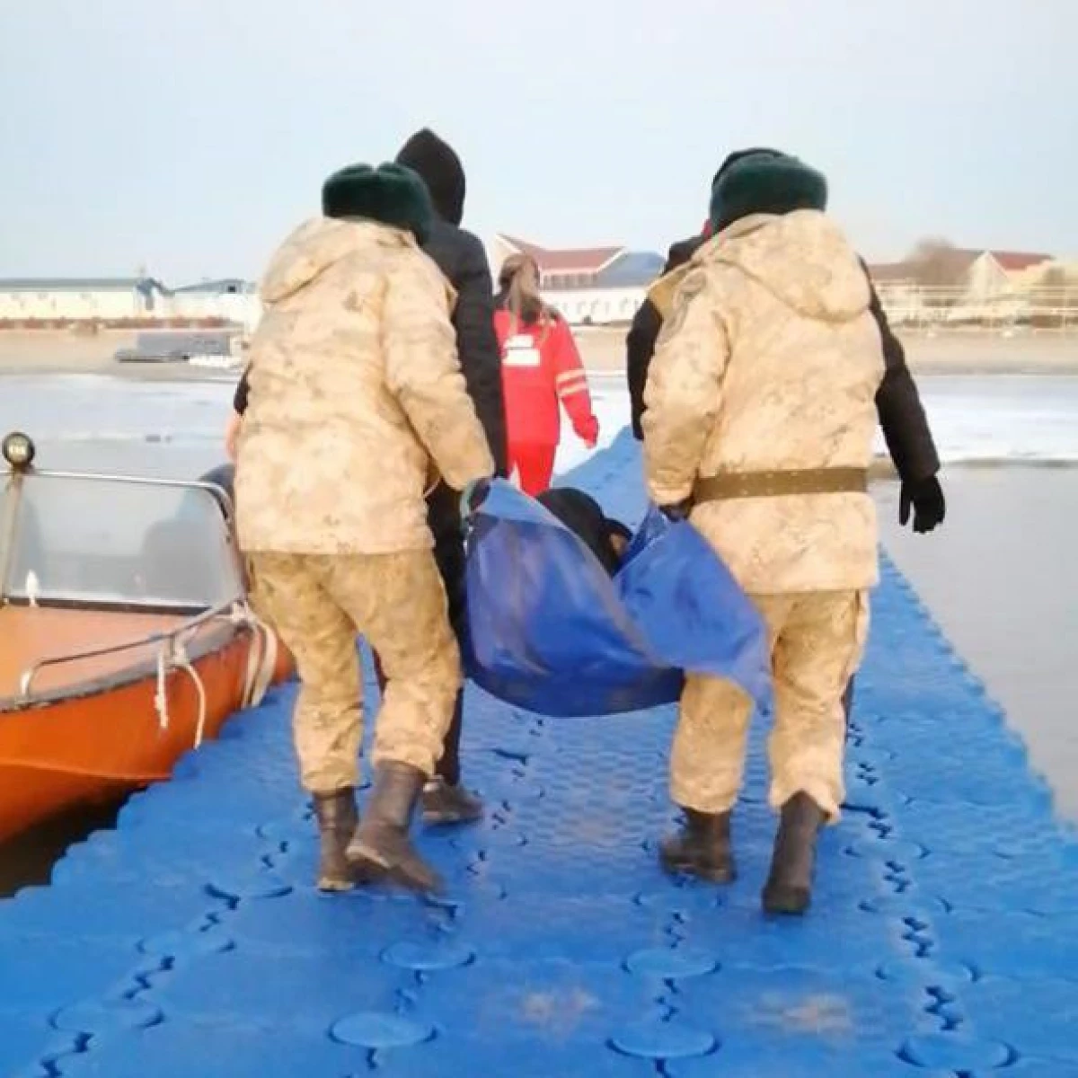 Kazakhstani Border Guards Sailors save ang Turkish citizen.