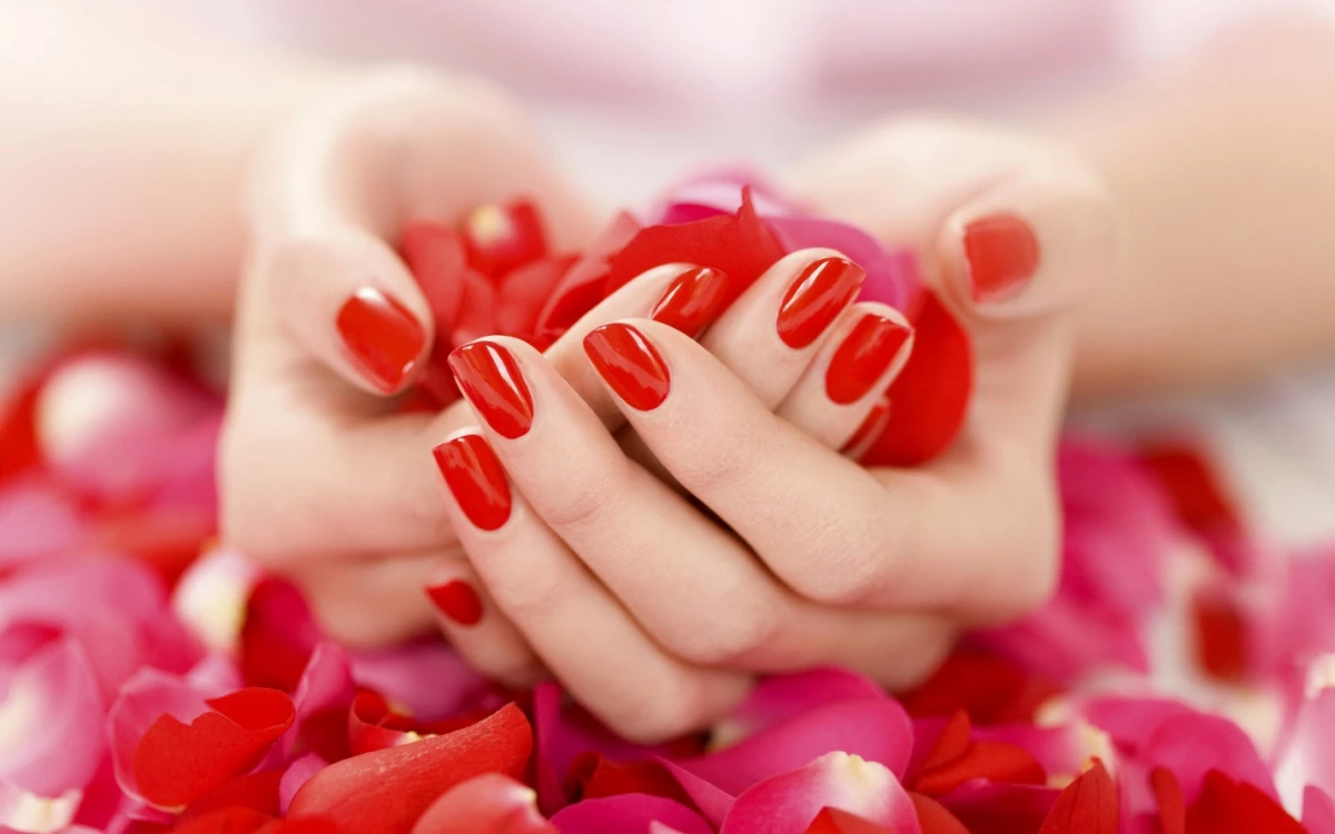 Allowable luxury: 5 manicure options to seem rich woman 2297_2