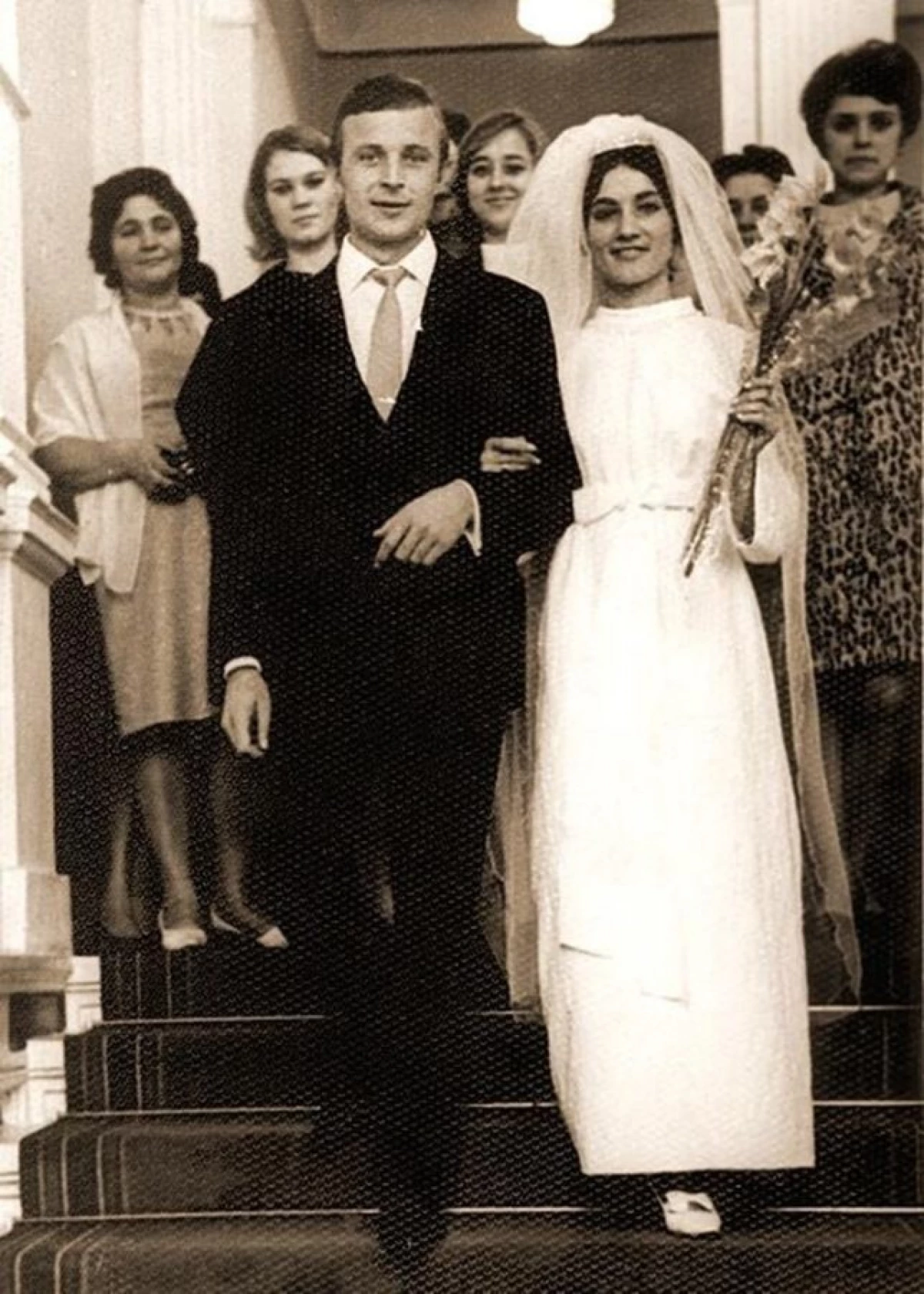 Τι έκανε ο θρυλικός τραγουδιστής την ημέρα του γάμου τους: Pugacheva, Rotaru, Babkina - Archival Photos 23254_8